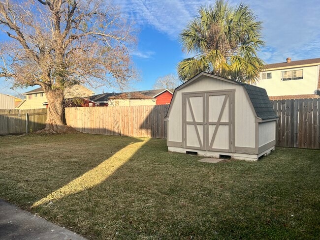 Building Photo - 225 Brett Dr