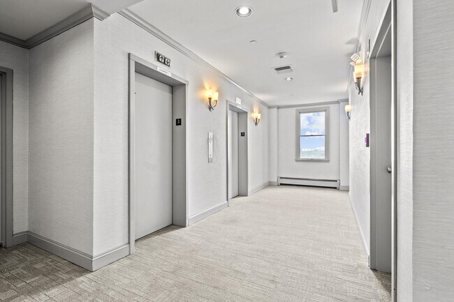 Building Photo - 100 Shearwater Ct E