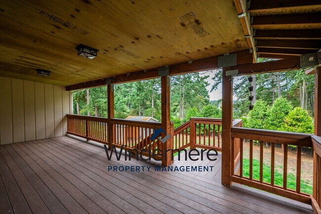 Building Photo - Spacious 3 Bedroom 3 Bath in town