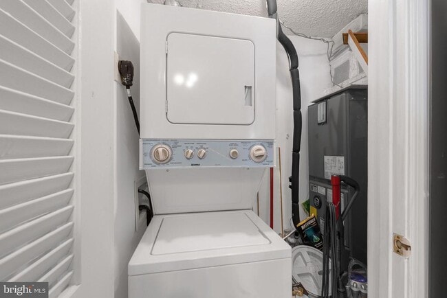 Building Photo - 6011 Curtier Dr