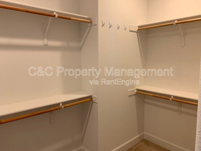 Building Photo - 412 Bungalow Dr