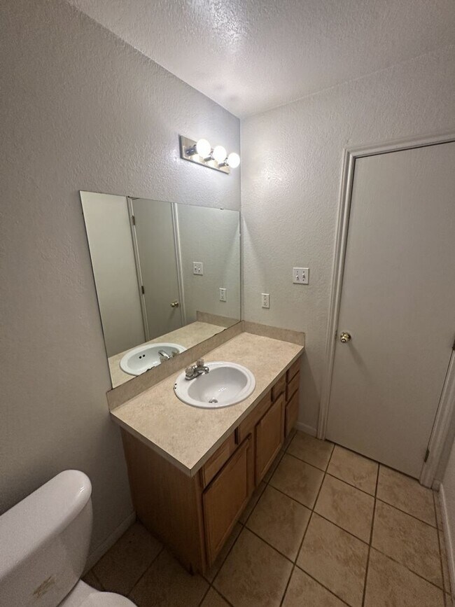 Building Photo - In the heart of Harker Heights this 2-bedr...