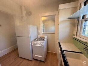 Building Photo - Great location and is just off the main St...