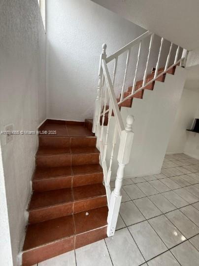 Building Photo - 1305 W 46th St