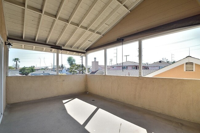 Building Photo - w4336