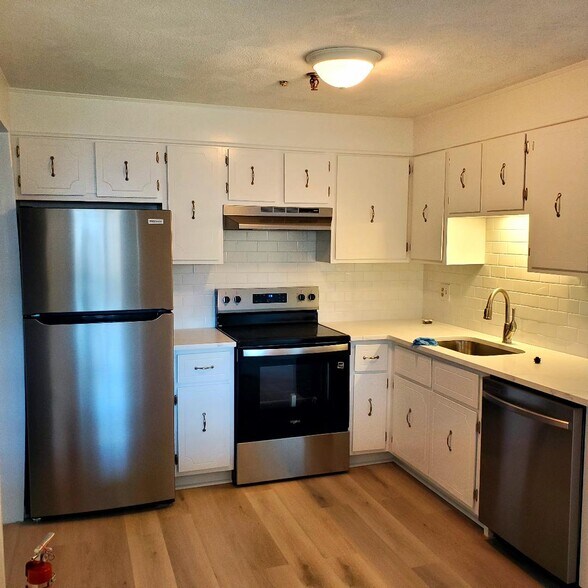 Building Photo - 49 Spencer Rd