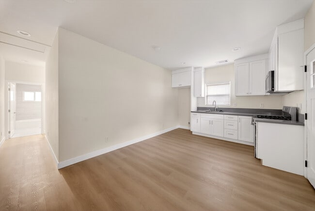 Building Photo - 3200 Weldon Ave