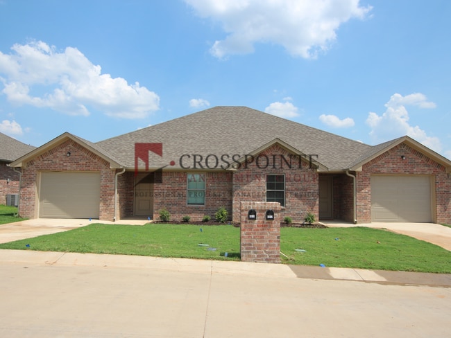 Building Photo - Beautiful 2 Bedroom 2 Bathroom Townhouse in South Tyler!