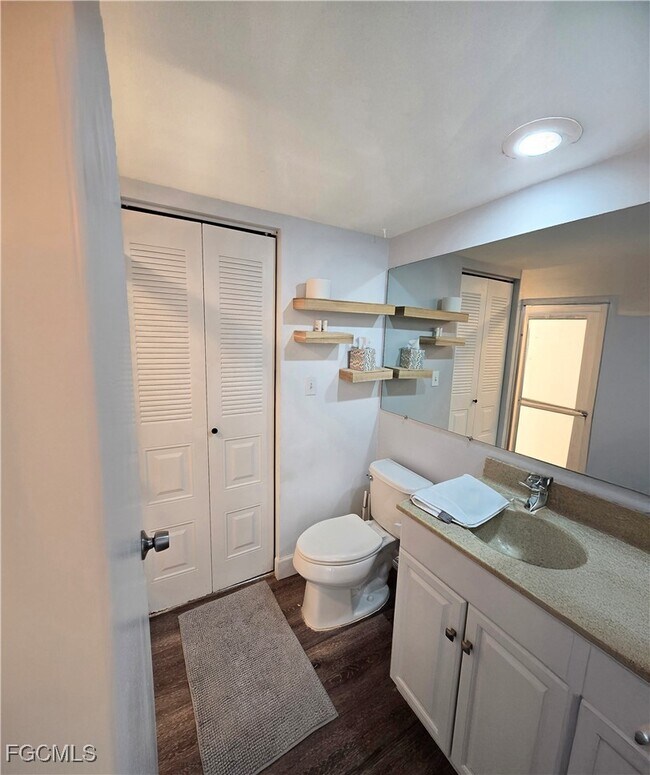 Building Photo - 5223 Cedarbend Dr