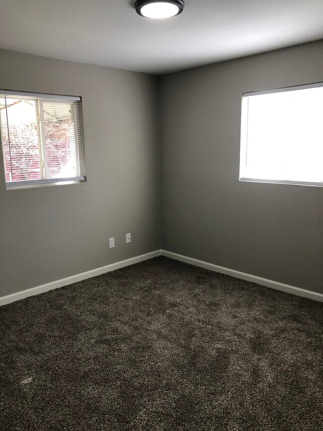 Building Photo - 911 Zion St