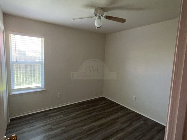 Building Photo - 2318 Wildewood Dr