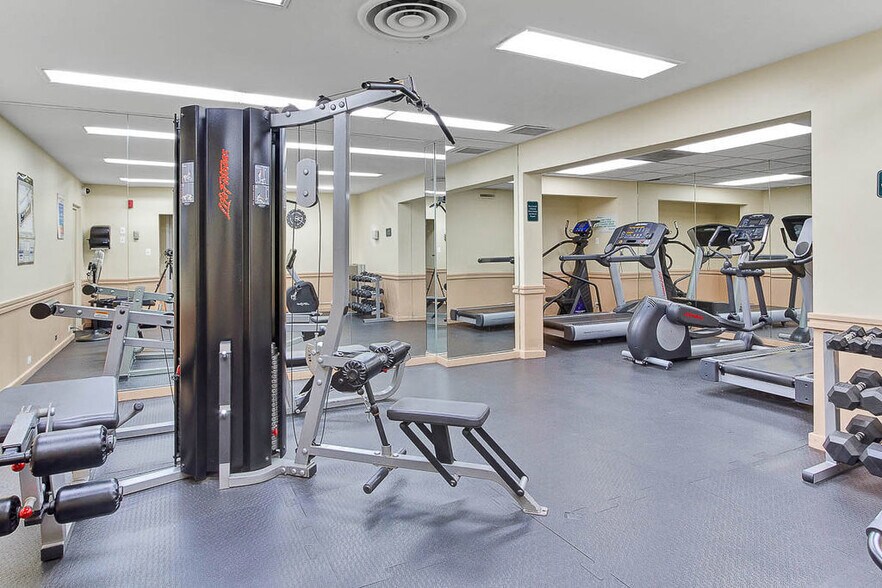 Building Photo - 3950 N Lake Shore Dr