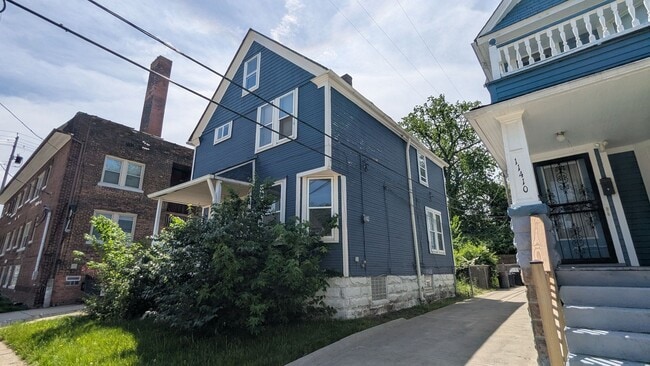 Building Photo - Discover this three-bedroom, one-bath home in Cleveland