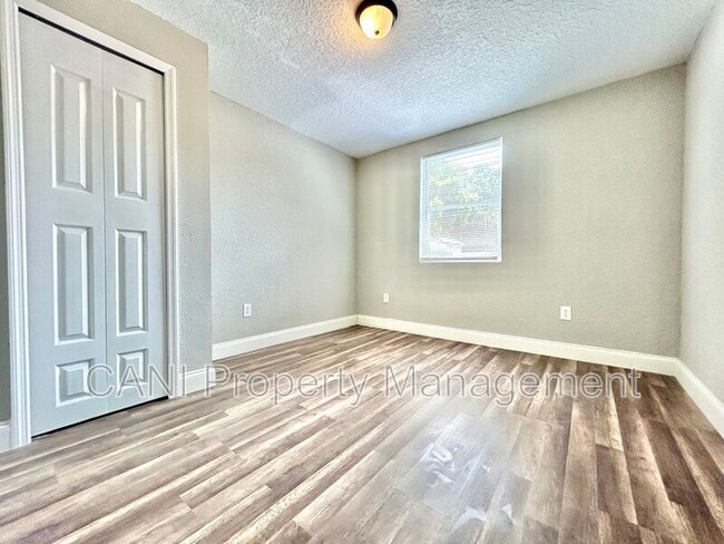 Building Photo - 418 Charles St