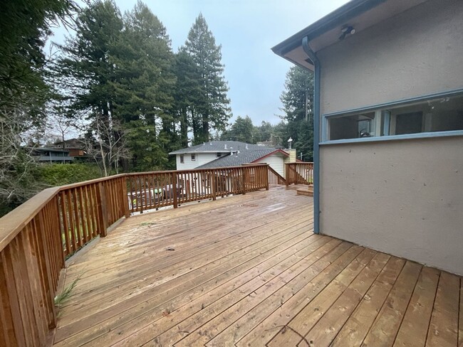 Building Photo - Beautiful and Spacious Home with New Deck ...