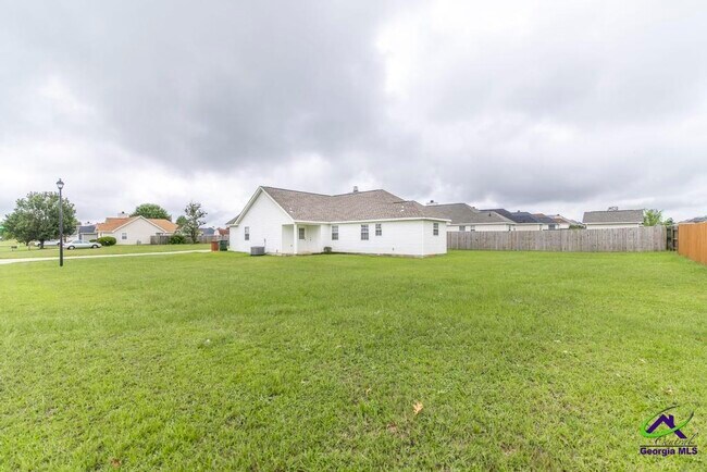 Building Photo - 200 Stirling Bridge Dr