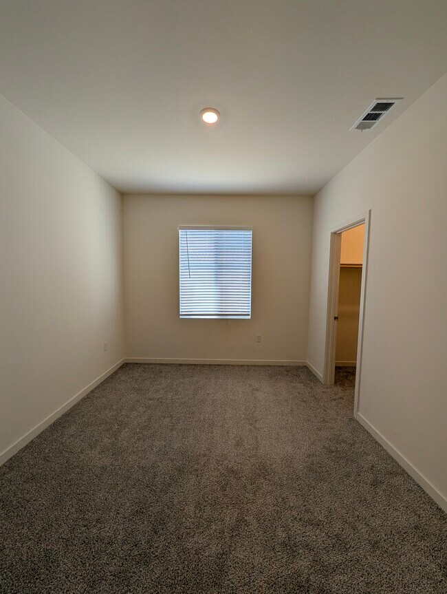 Building Photo - 821 Highlands Dr