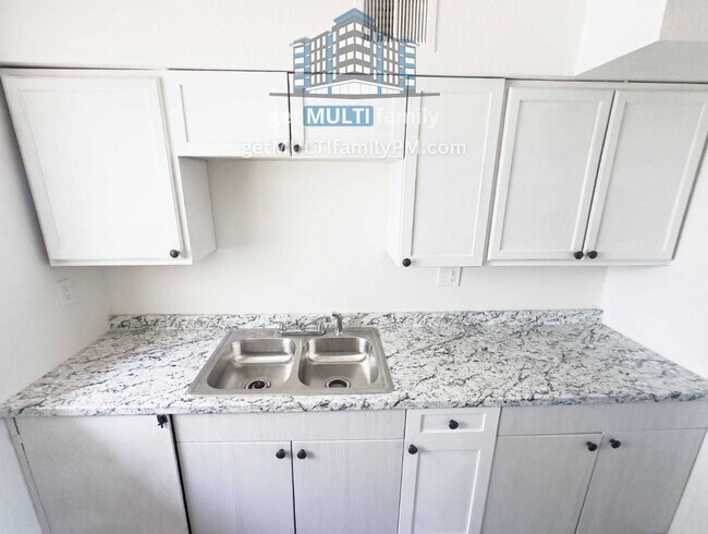 Building Photo - 7120 N 66th Dr