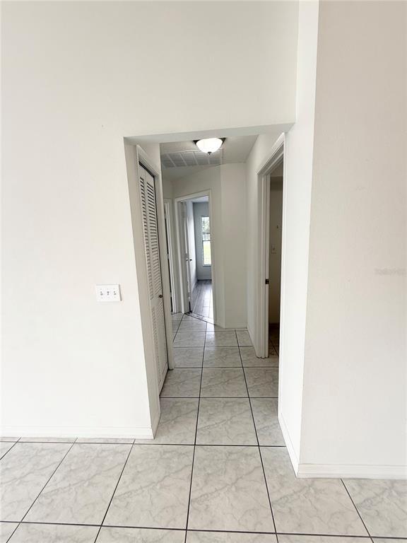 Building Photo - 2401 Rolling Broak Dr