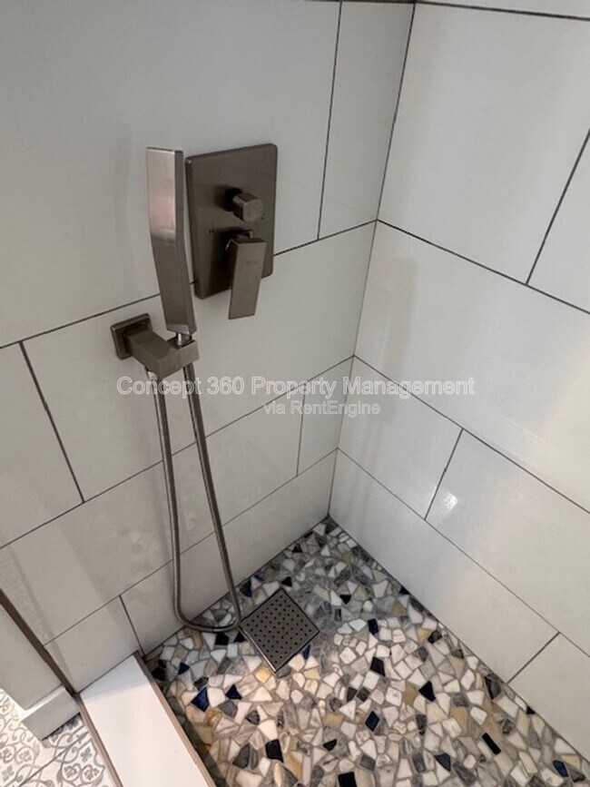 Building Photo - 1139 E Ocean Blvd