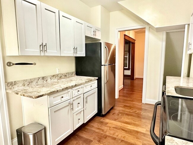 Building Photo - Detached 4 bed 3 bath. Pets Welcome!