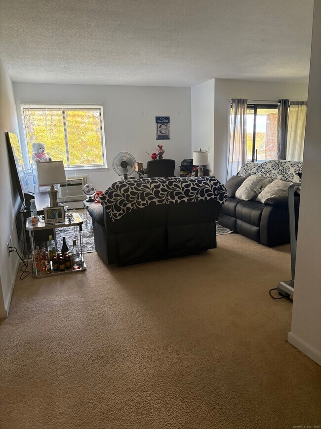 Building Photo - 962 High Path Rd