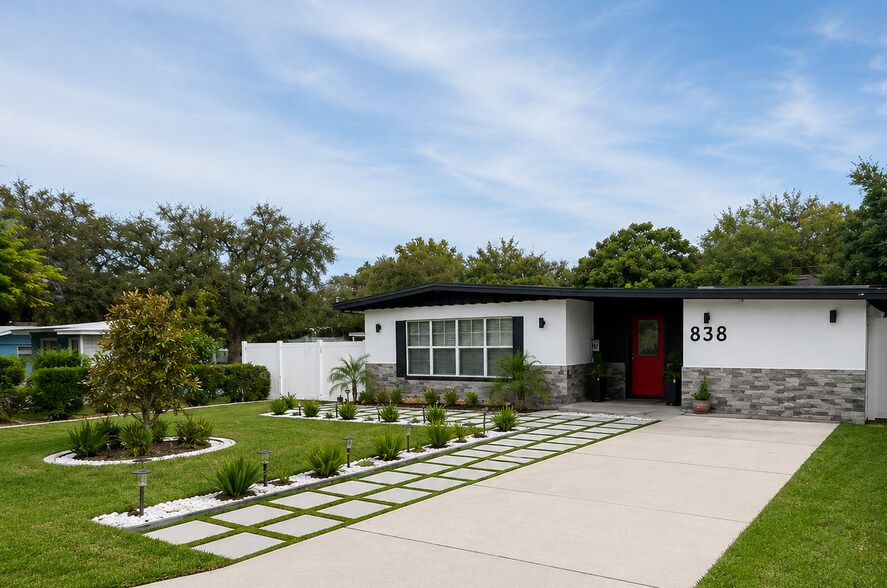 Building Photo - 838 Center Ln