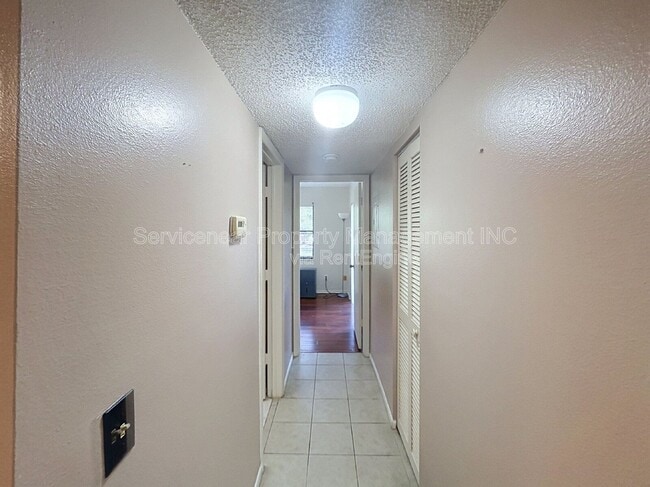 Building Photo - 217 Woodlake Wynde