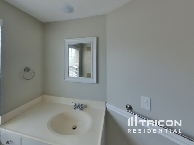 Building Photo - 3036 Regatta Dr