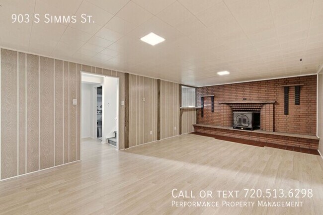 Building Photo - 903 S Simms St