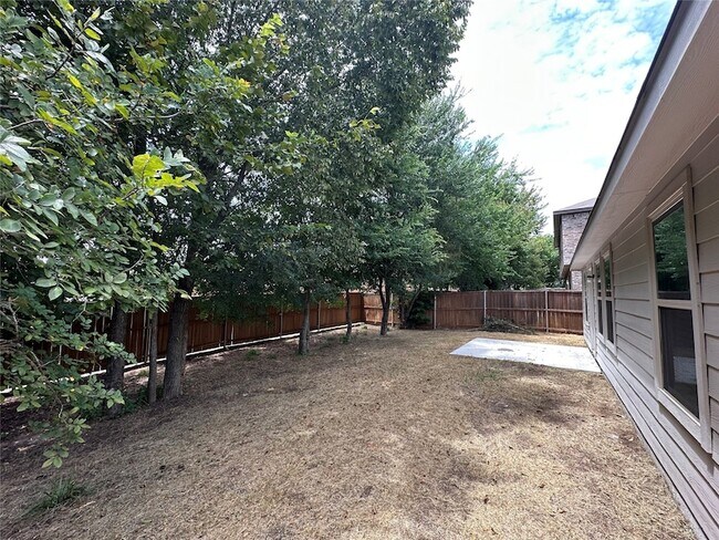 Building Photo - 2208 San Jacinto Wy