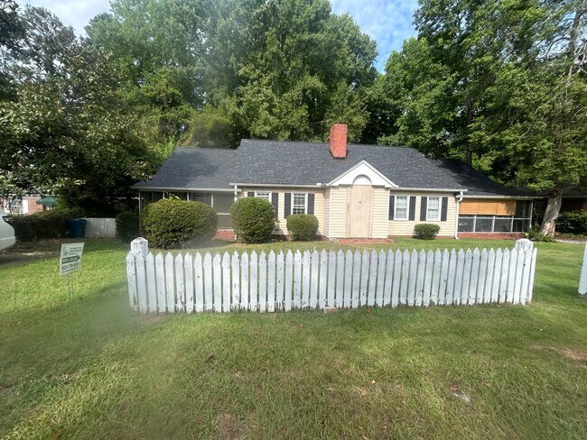 Building Photo - 1717 Kennedy Dr