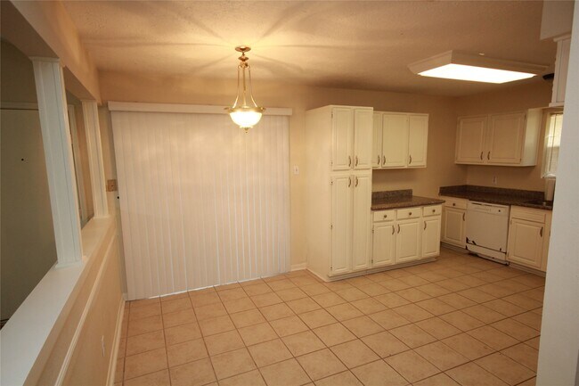 Building Photo - 5302 Town Park Blvd