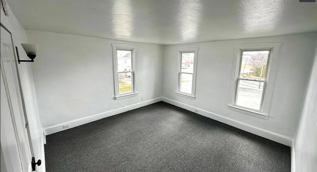 Building Photo - 3 Bedroom 1 Bathroom in Elizabethtown!