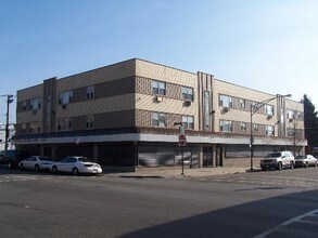 Building Photo - 7101 S Artesian Ave