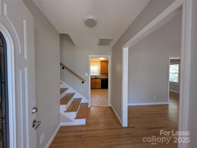 Building Photo - 3331 Donovan Pl