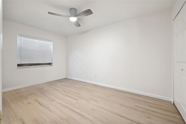 Building Photo - 1809 E Knollwood St