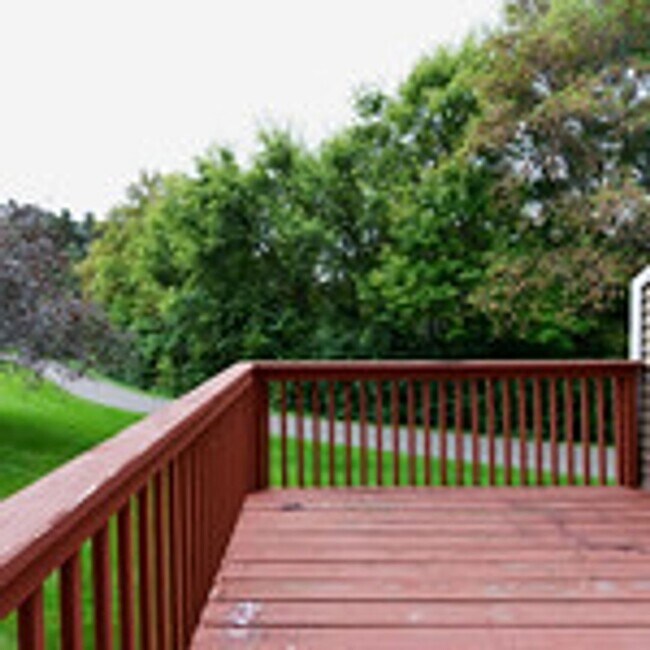 Building Photo - 144 Primrose Ct