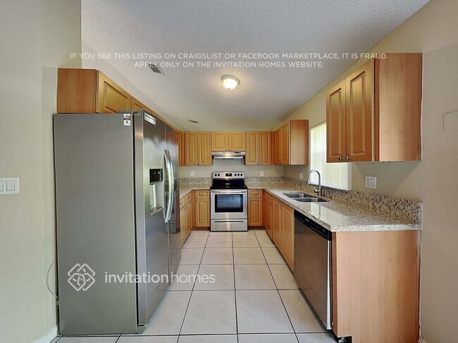 Building Photo - 7215 SW 42nd Ct