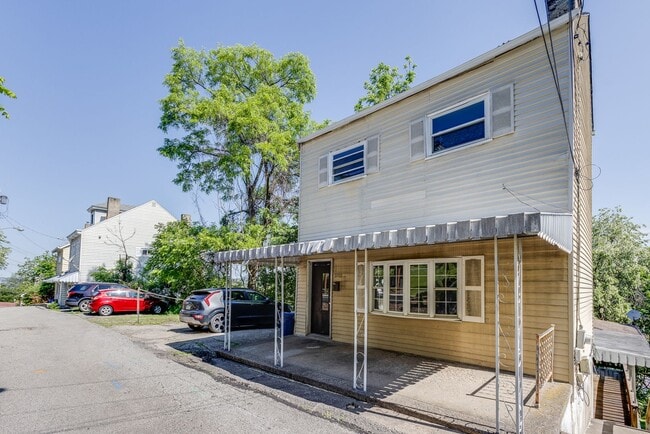 Building Photo - 2749 Oakley Wy