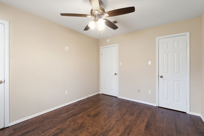 Building Photo - 909 Essex St