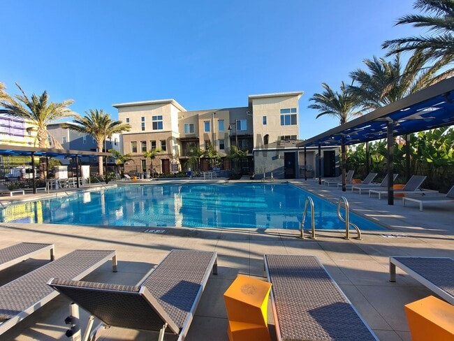Building Photo - Beautiful Tri-Level 3Bd 2.5Ba Townhome in ...
