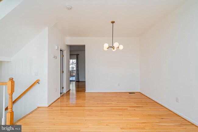 Building Photo - 2507 James Maury Dr