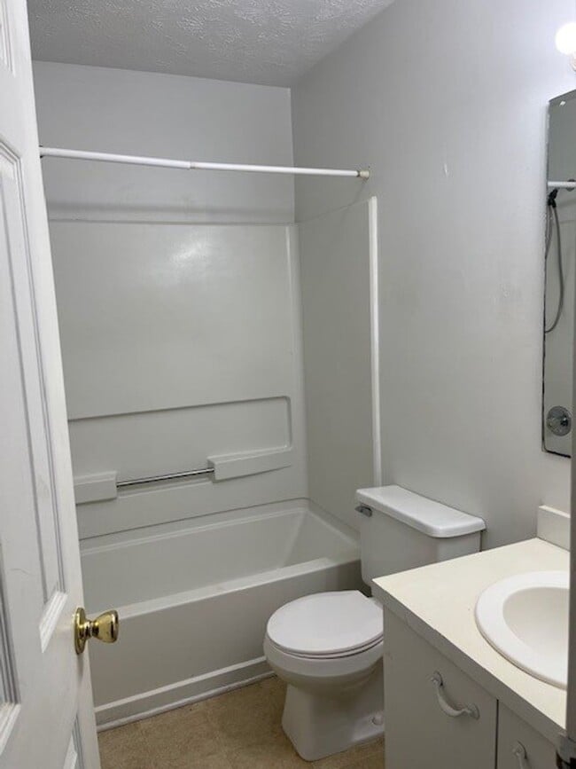 Building Photo - 6800 Willowbrook Dr