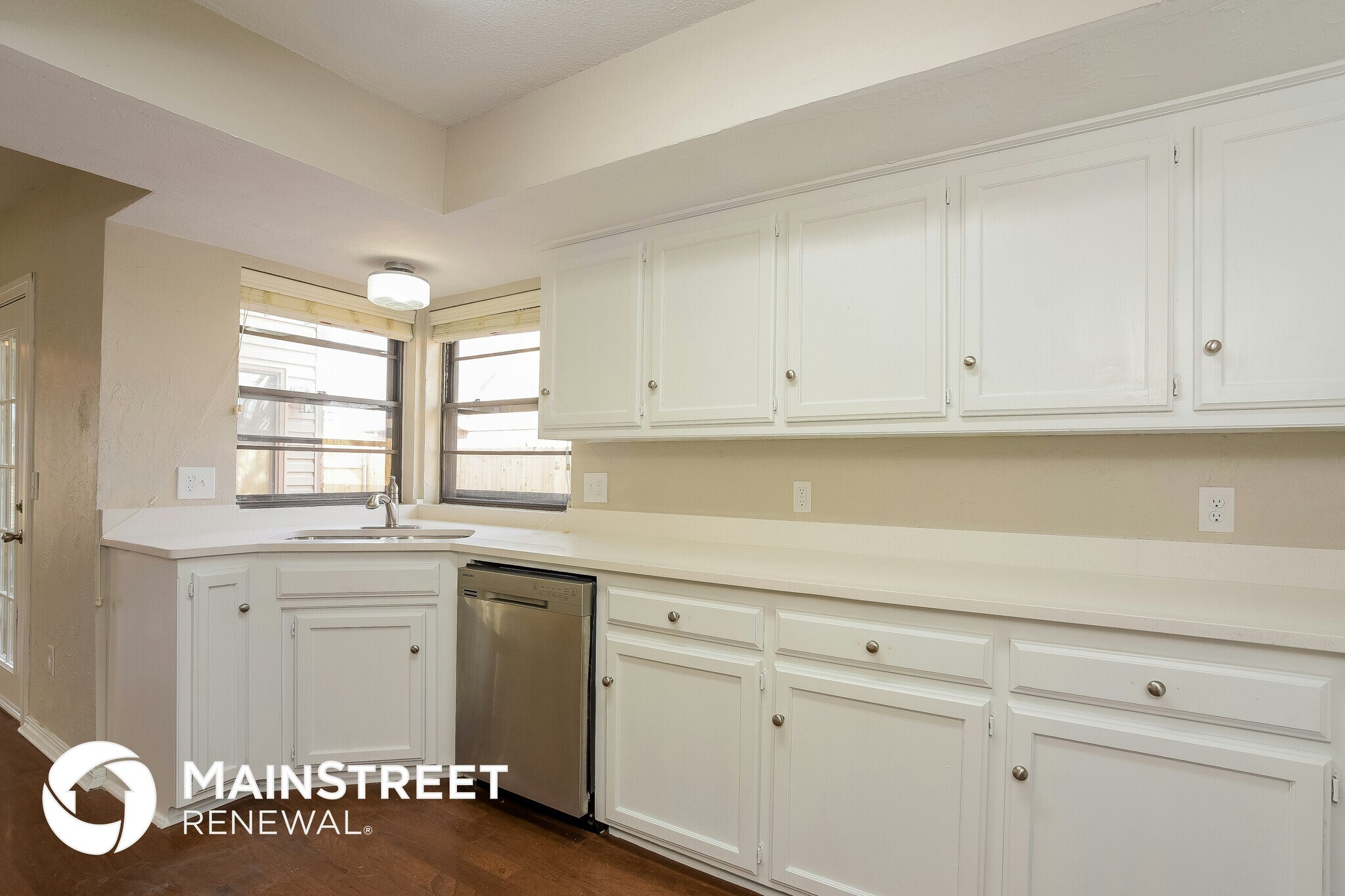 Building Photo - 300 3 Oaks Dr