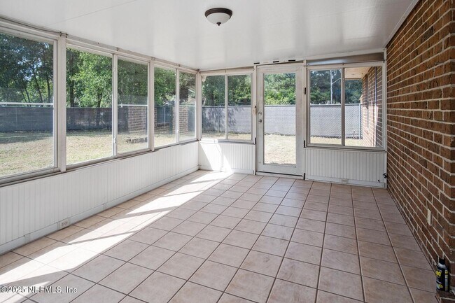 Building Photo - 7650 Cranberry Ln S