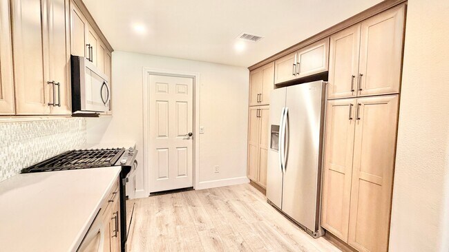 Building Photo - Beautifully Updated & Remodeled Townhome on the Pala Mesa Golf Course in Fallbrook!
