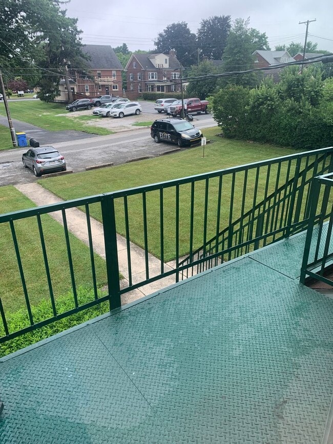 Building Photo - 2nd Floor 2 Bedroom Apartment W/ Parking Suburban SD