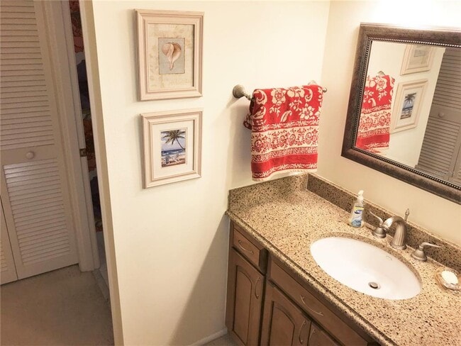 Building Photo - 577 Lakeside Dr