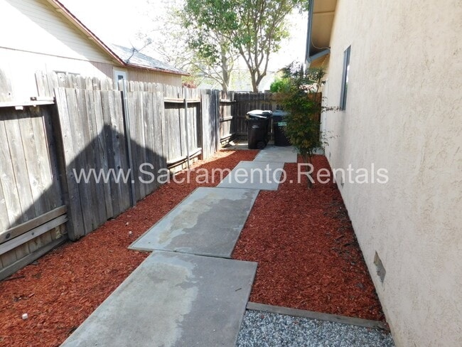 Building Photo - Great 3bd/2ba Home with 2 Car Garage!